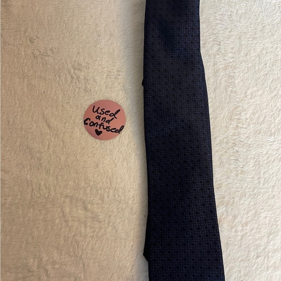 Kenneth Cole Reaction Dark Blue Circle Pattern Tie - Picture 3 of 6